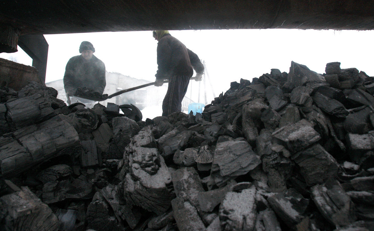 Центру детей с ДЦП в Таласе привезли 1,6 тонны угля