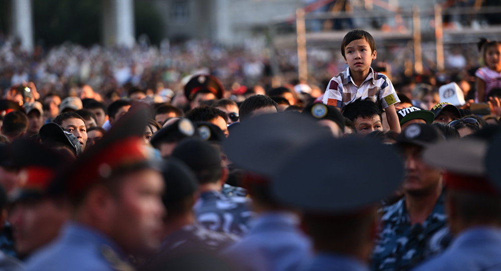 Маленький зрители на концерте в площади Ала-Тоо посвященный ко дню Независимости КР. Архивное фото