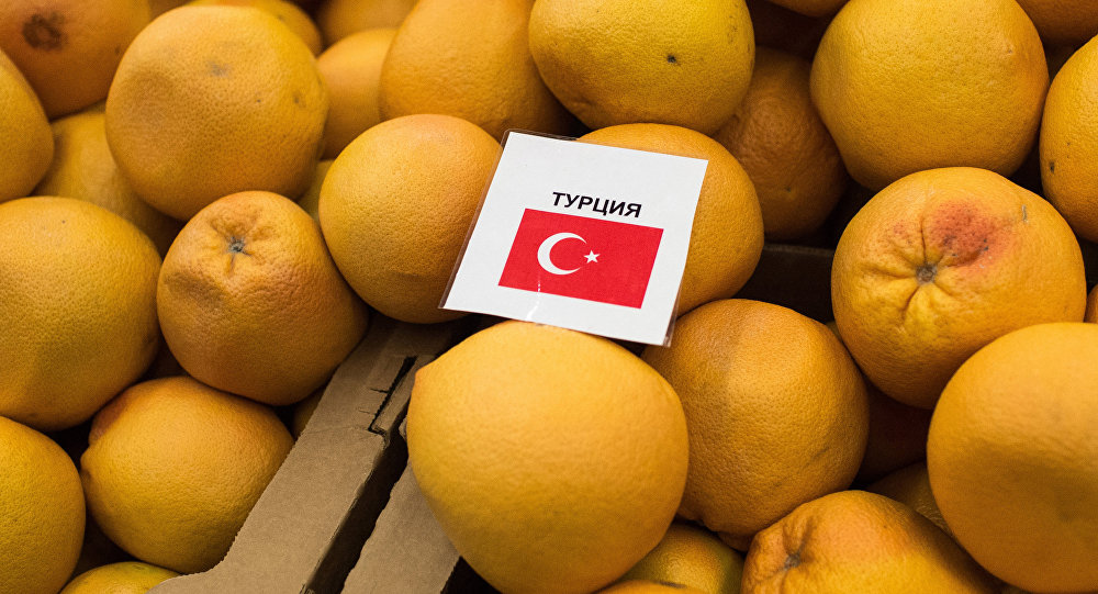 Турецкие мандарины в одном из магазинов. Архивное