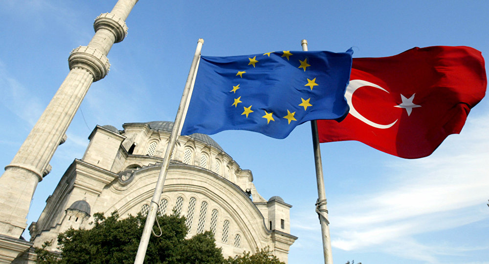 Флаг Турции и Евросоюза. Архивное