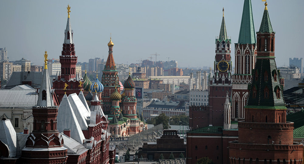 Вид на Красную площадь с крыши отеля Ritz Carlton в Москве. Архивное