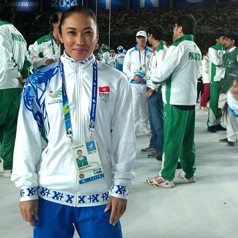 Участница Олимпиады-2016, кыргызстанская 23-летняя штангистка Жаныл Окоева