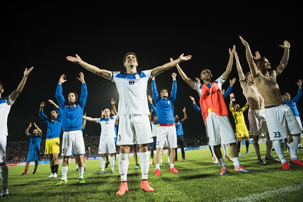 Футболисты сборной Кыргызстана становятся лицами брендов — федерация
