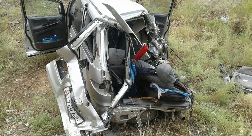 Автомобиль Toyotа попавший в дтп на трассе Бишкек — Ош, где погибли пятеро человек