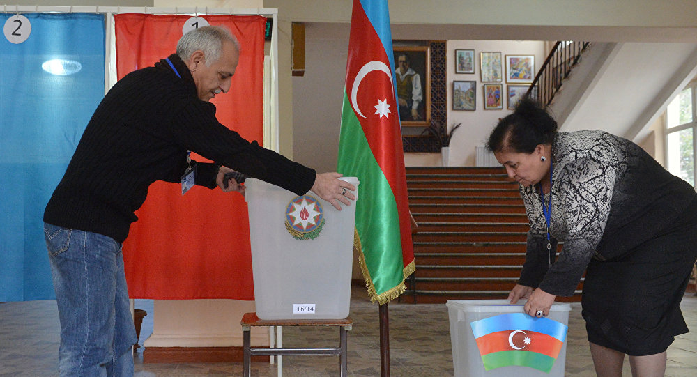 В Азербайджане президенту продлили срок полномочий и разрешили распускать парламент