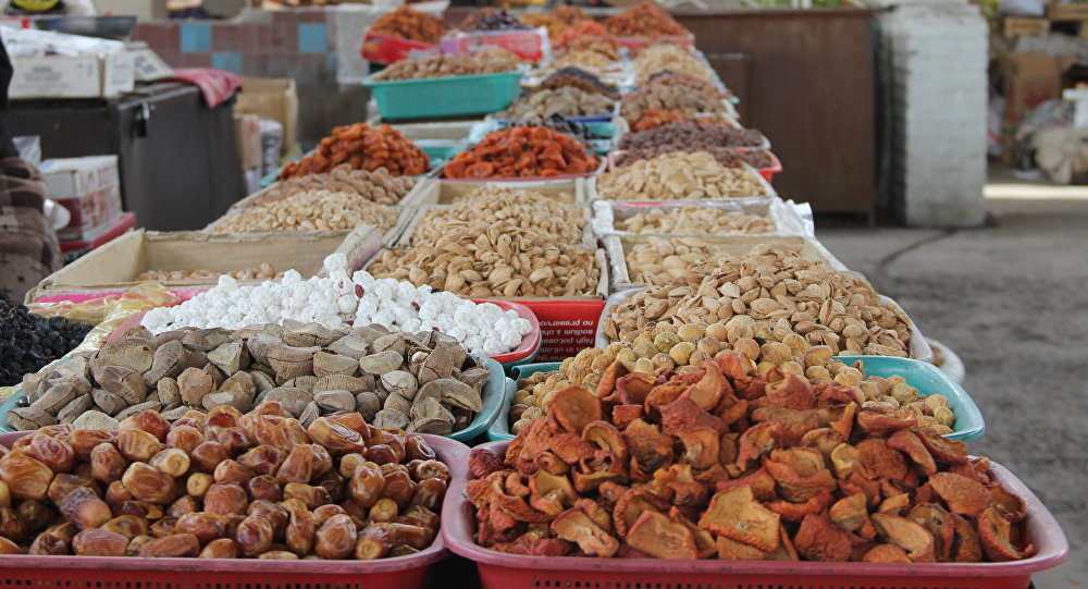 Сухофрукты на рынке. Архивное фото
