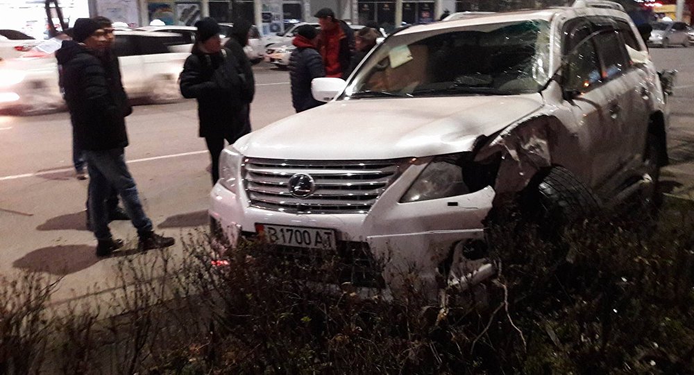 ДТП с участием Lexus и Honda на пересечении улиц Киевской и Тоголок Молдо