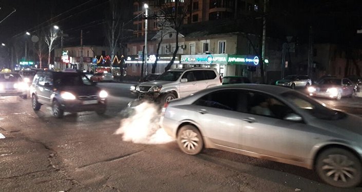 В ночь с субботы на воскресенье на пересечении проспекта Байтик Баатыра и улицы Горького произошло дорожно-транспортное происшествие