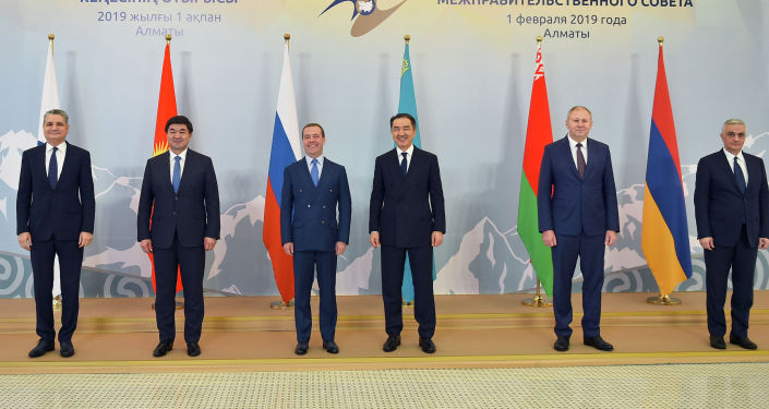 Премьер-министр Кыргызской Республики Мухаммедкалый Абылгазиев принимает участие в заседании Евразийского межправительственного совета в узком составе в городе Алматы (Республика Казахстан).