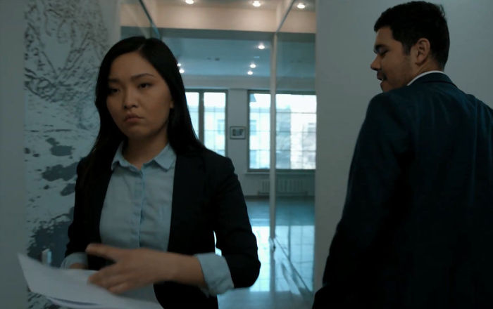 pristavanie-v-obshestvennom-meste-video-sumasshedshaya-orgiya-porno-video