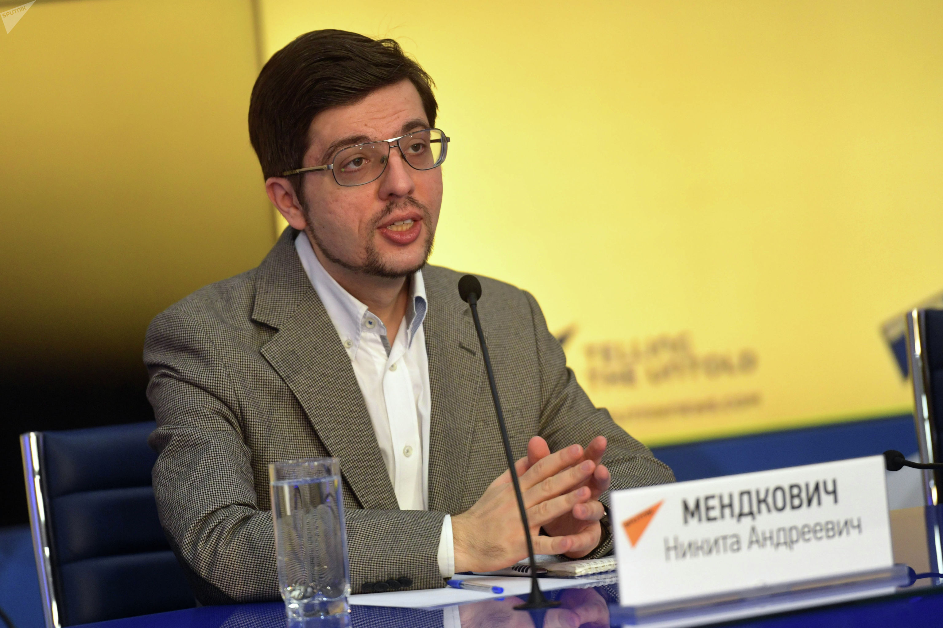 Политолог, председатель Евразийского аналитического клуба Никита Мендкович на пресс-конференции организованного МИА Россия сегодня.