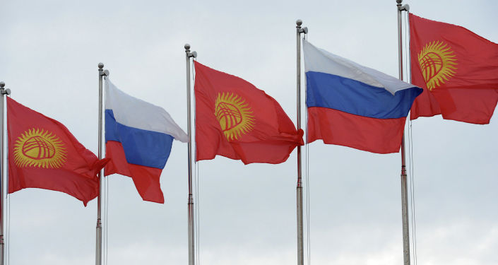 Флаги Кыргызстана и России. Архивное фото
