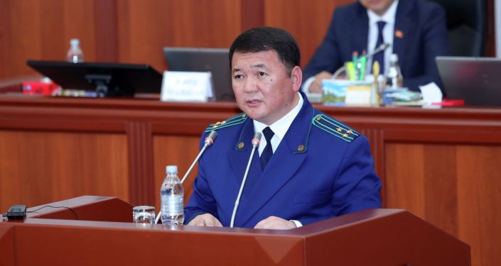 Генпрокурор Откурбек Жамшитов выступает с отчетом в Жогорку Кенеше