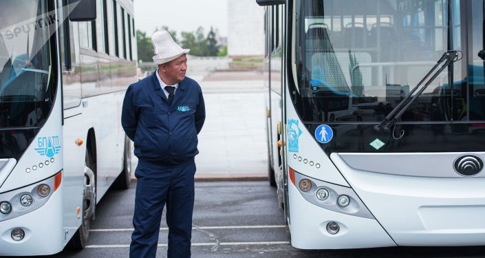 В Бишкек доставили 60 автобусов из Китая, работающих на газе