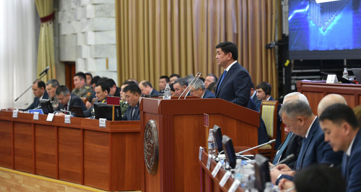 Премьер-министр Кыргызской Республики Мухаммедкалый Абылгазиев на заседании Жогорку Кенеша Кыргызской Республики.