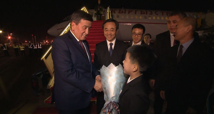 Президент Кыргызстана Сооронбай Жээнбеков прибыл с рабочим визитом в Пекин (Китай).