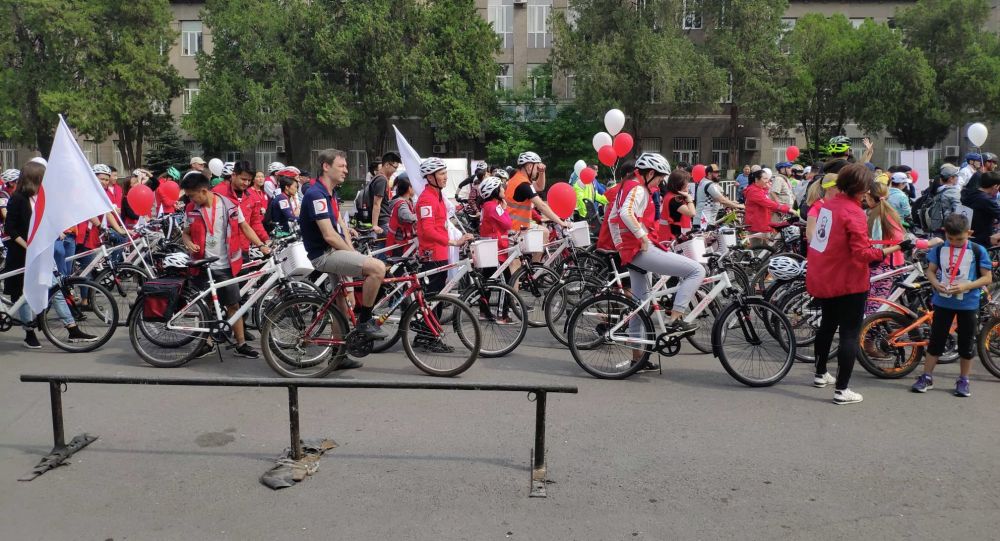 Бишкекте кайрымдуулук веложүрүш өттү. Сүрөттөр