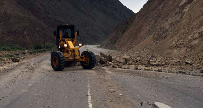 Камнепад сошел на 193-м километре автодороги Бишкек — Нарын — Торугарт в Боомском ущелье