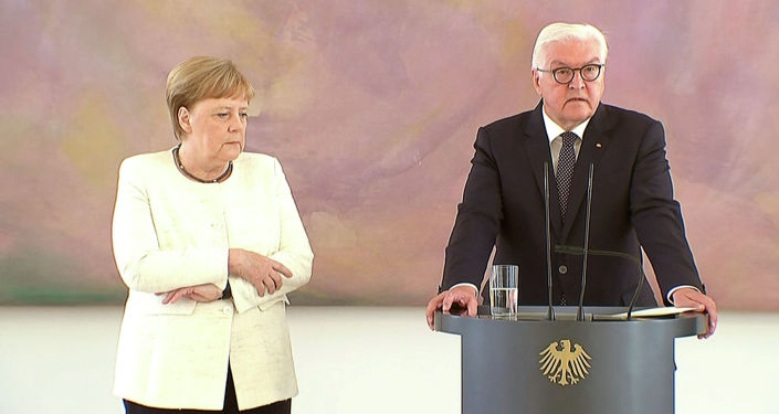Канцлер Германии Ангела Меркель вновь почувствовала себя плохо во время официального мероприятия — на встрече с президентом страны Франком-Вальтером Штайнмайером.