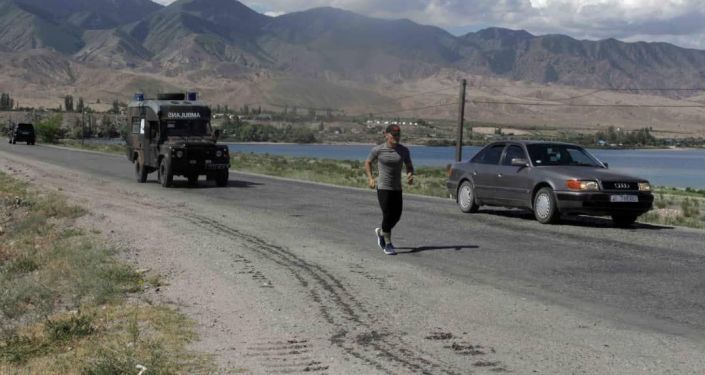 Старший сержант Национальной гвардии КР Кайратбек Рапиев пробежал 374 километра вокруг озера Иссык-Куль