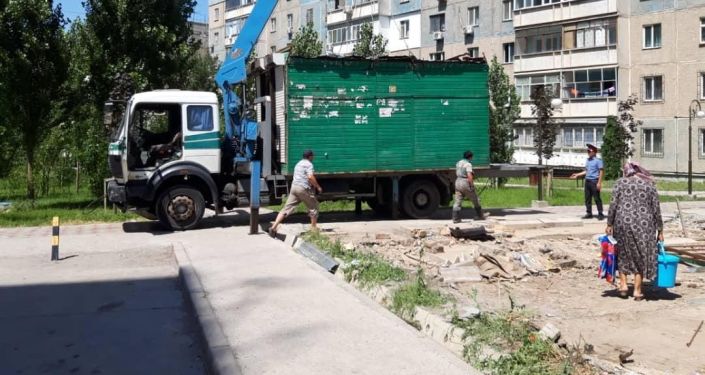 Управление землепользования и строительства мэрии Бишкека продолжает работу по сносу незаконно возведенных объектов