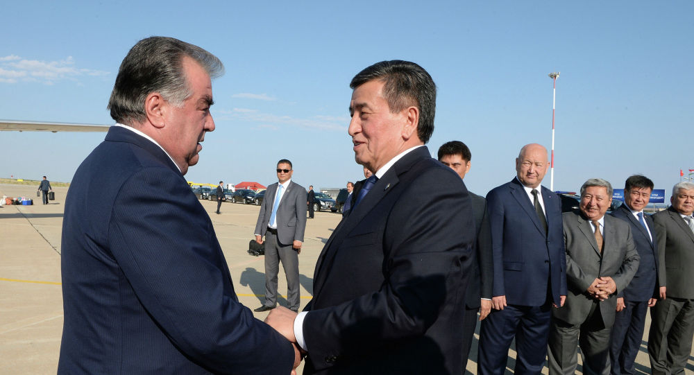 Президент Таджикистана Эмомали Рахмон прибыл в Чолпон-Ату. Фото