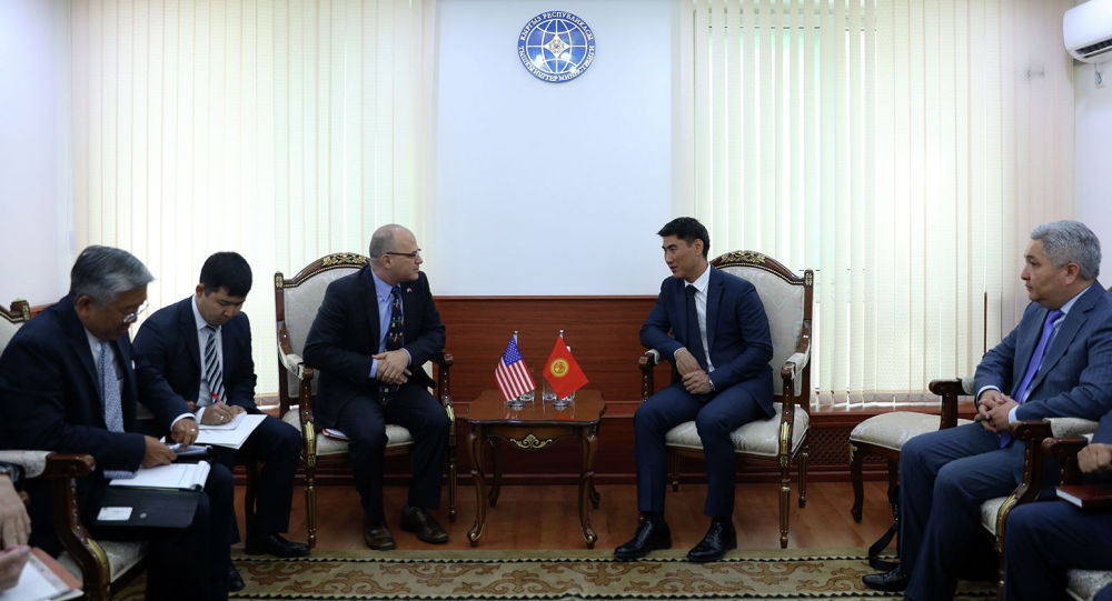 Возвращение незаконно выведенных активов обсудили Кыргызстан и США
