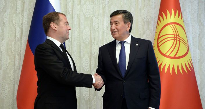 Президент КР Сооронбай Жээнбеков встретился с Премьер-министром РФ Дмитрием Медведевым в городе Чолпон-Ата