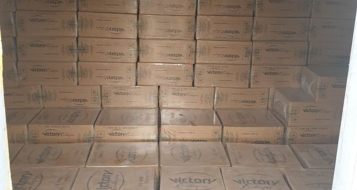 Сотрудники Госкомитета национальной безопасности выявили в Бишкеке склады с незаконно хранящимися тысячами коробок с блоками сигарет