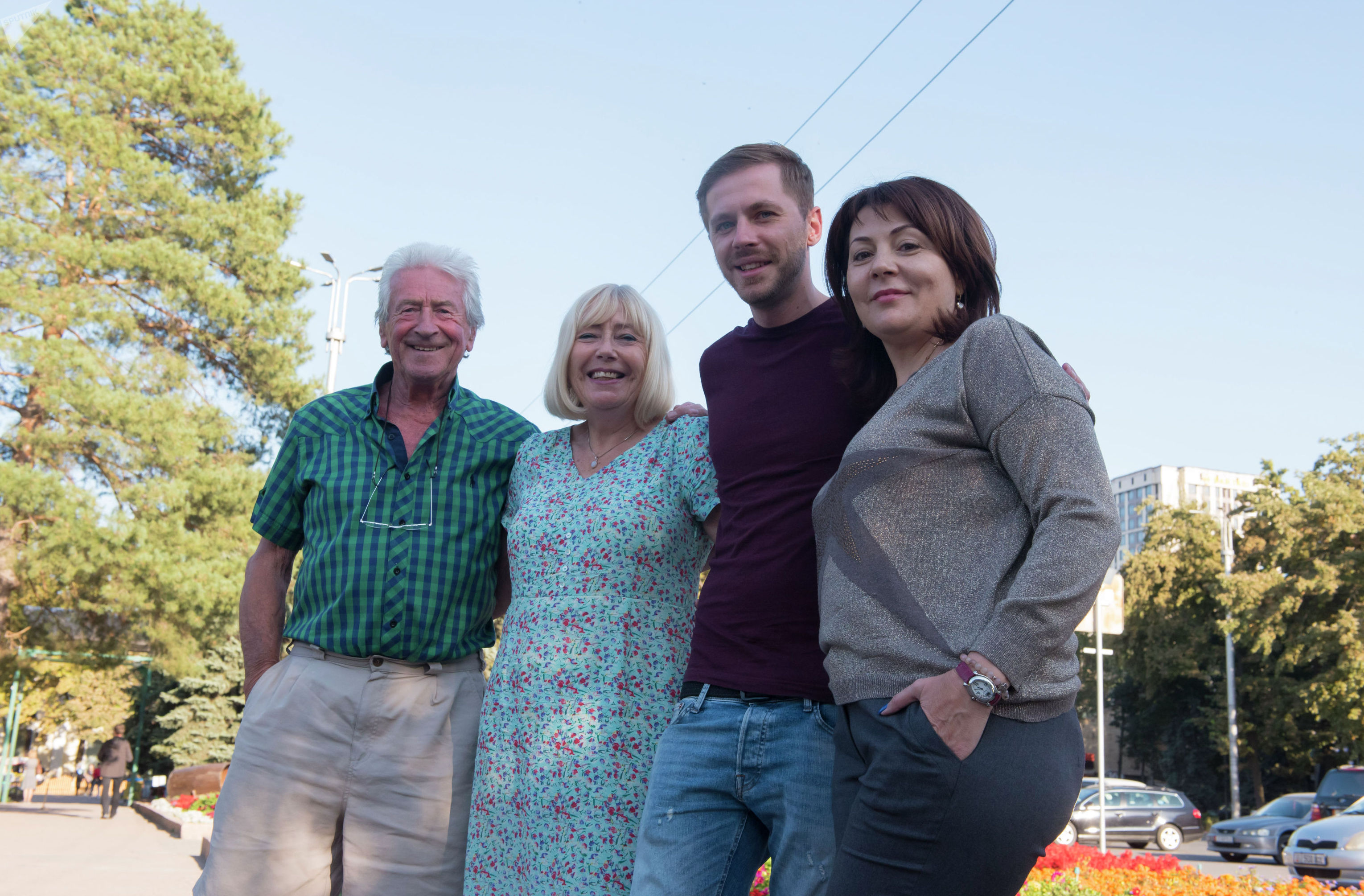 Британка Джейн Молбрайт (справа) и бишкечанин Конев Руслан