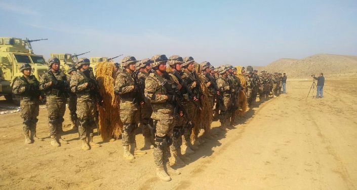Военные учения кыргызских и узбекских пограничников в Баткенском районе