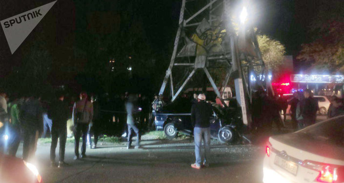 Авария случилась на пересечении проспекта Чуй и улицы Достоевского в ночь на 16 октября в Бишкеке.