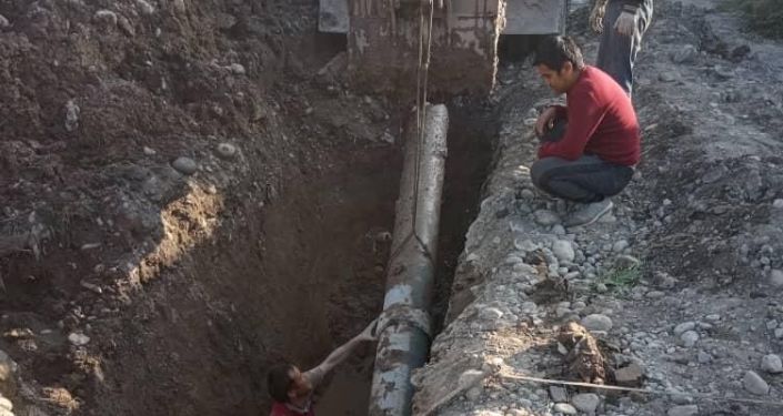 В Бишкеке на нескольких улицах провели центральную канализацию