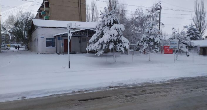 Последствия обильного снегопада в городе Каракол с 10 по 11 ноября