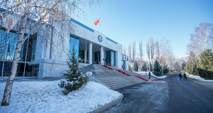 Конгресс-холл государственной резиденции Ала-Арча перед началом заседания Совета коллективной безопасности ОДКБ в Бишкеке