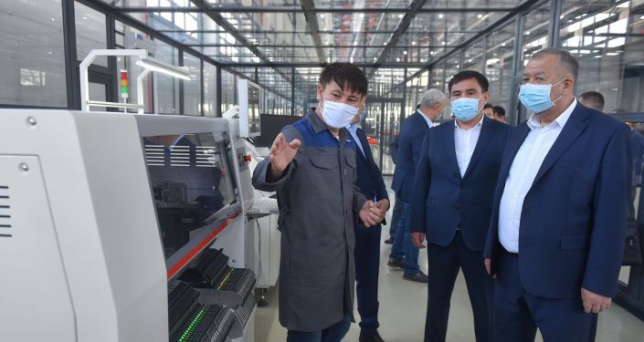 Премьер-министр КР Кубатбек Боронов в рамках рабочей поездки в Ошскую область посетил Ошскую городскую клиническую больницу