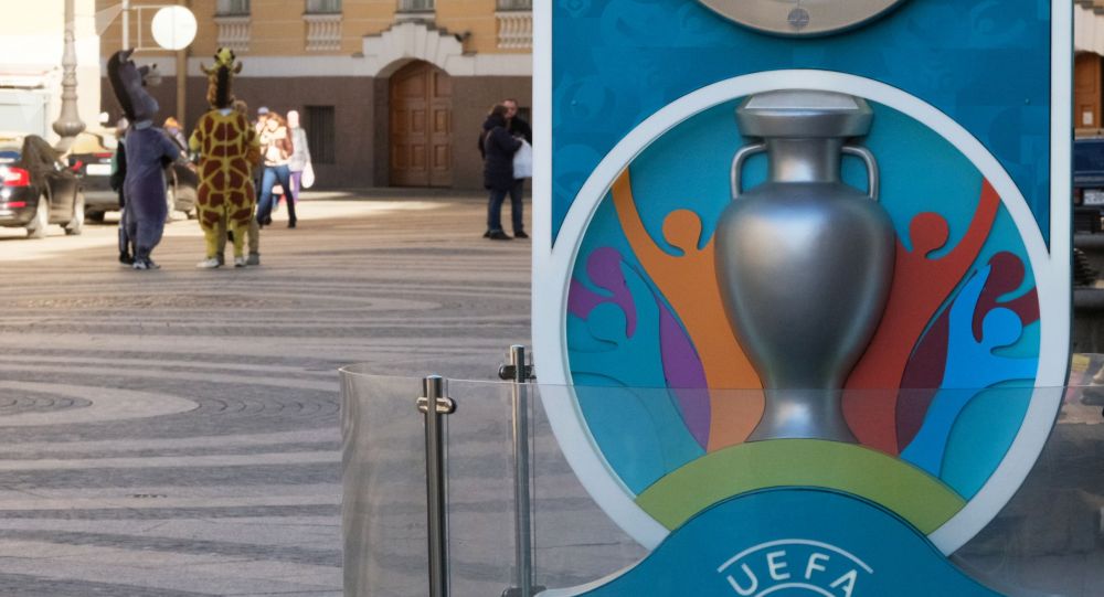 УЕФА футболдук беттештери COVID-19 курмандыктарына аза күтүү менен башталат