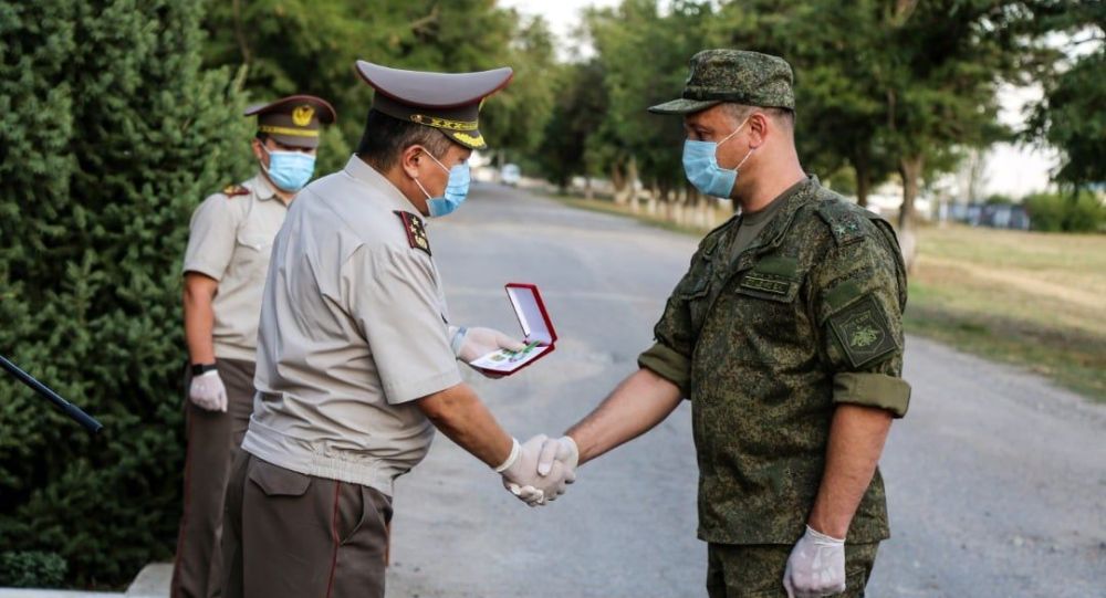 Военные медики России завершили миссию в КР. Как их провожали — фото