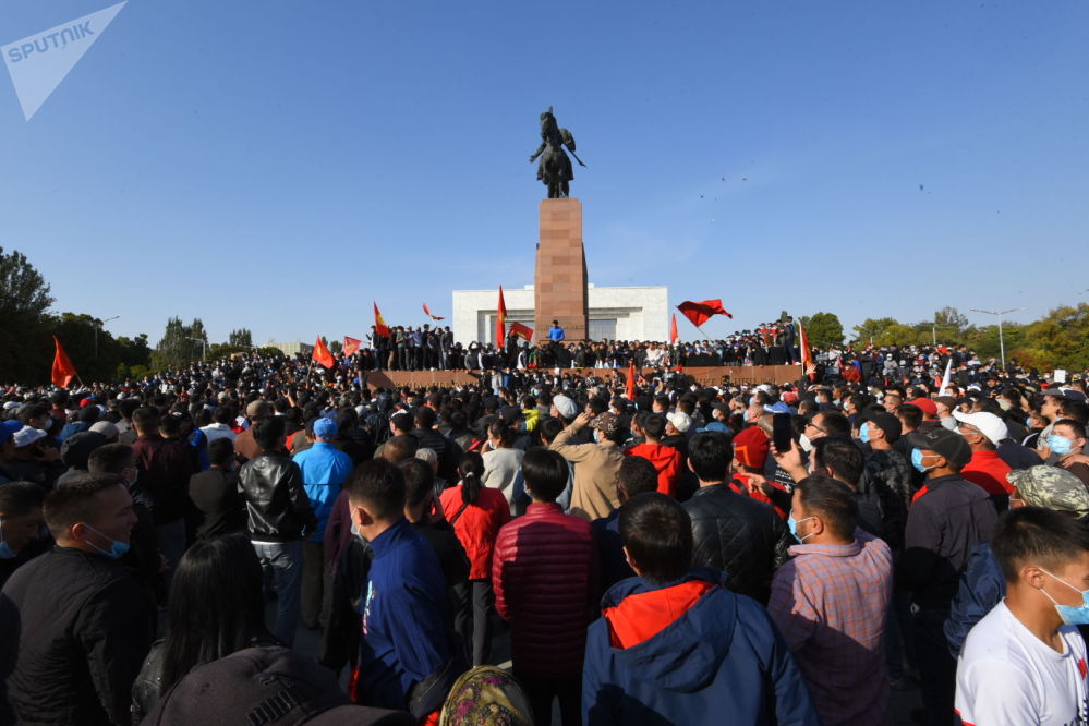 Новости ала. Площадь ала ТОО Бишкек митинг. Праздники на площади ала ТОО. Мероприятия на площади ала ТОО В Кыргызстане. Люди на площади Бишкек.