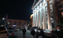 Бишкектин мэриясынын алдындагы кошуундар. Архивдик сүрөт Бишкектин мэриясынын алдындагы кошуундар. Архивдик сүрөт