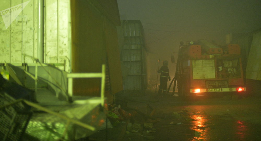 Крупный пожар на Орто-Сайском рынке локализован — МЧС