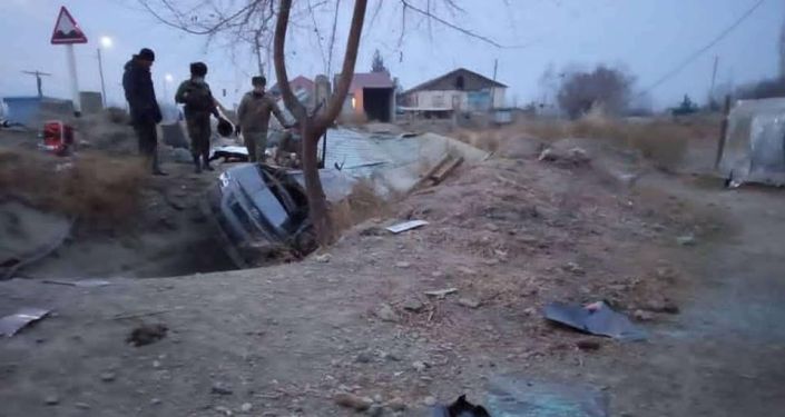 В Баткенской области автомобиль марки Hyndai Solaris упала в вырытую траншею, водитель погиб на месте