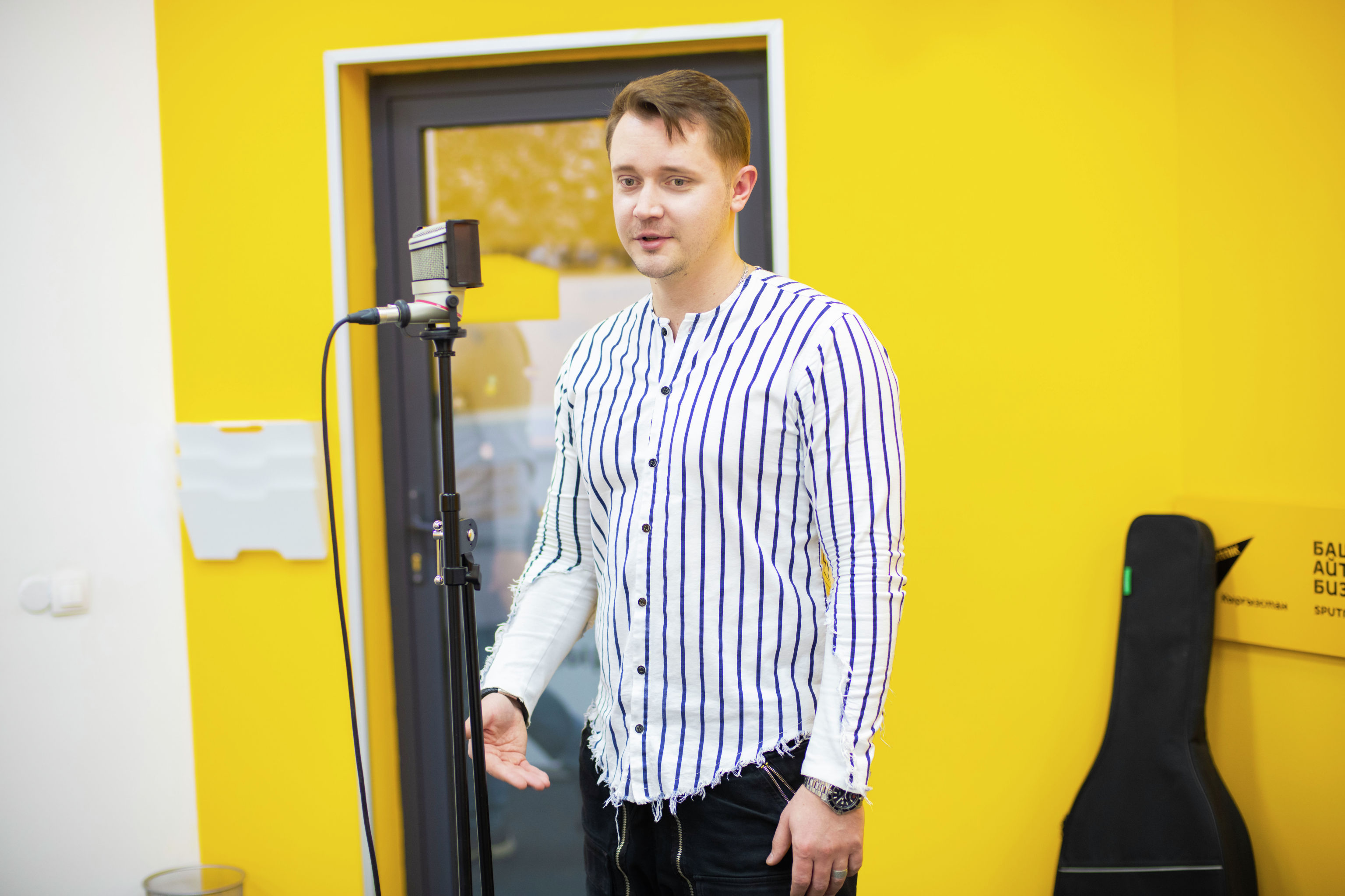 Бишкекский певец Александр Волкодав в мультимедийном пресс-центре Sputnik Кыргызстан