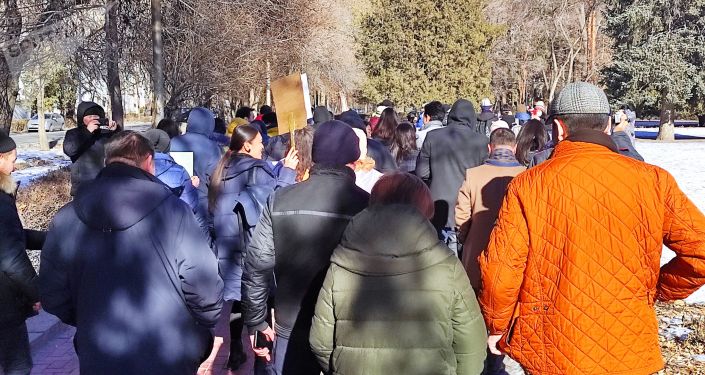 В Бишкеке проходит очередной мирный марш против изменения Основного закона страны В Бишкеке проходит очередной мирный марш против изменения Основного закона страны