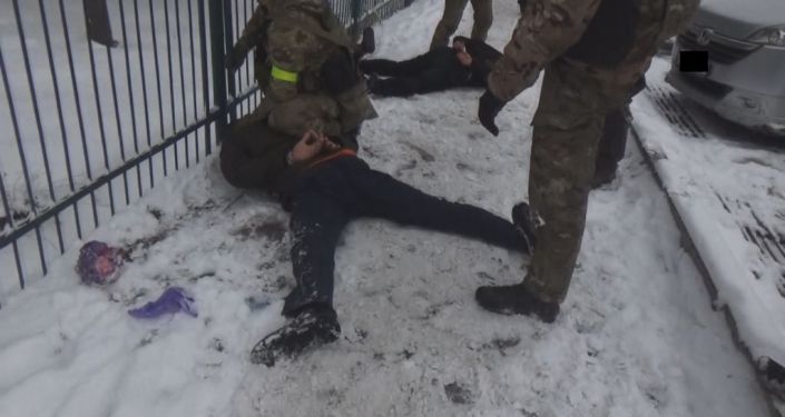 В Бишкеке задержан активный член ОПГ Алтынбек Ибраимов по прозвищу Алтуха, занимающий одну из ключевых позиций в преступной иерархии, сообщила пресс-служба Госкомитета национальной безопасности