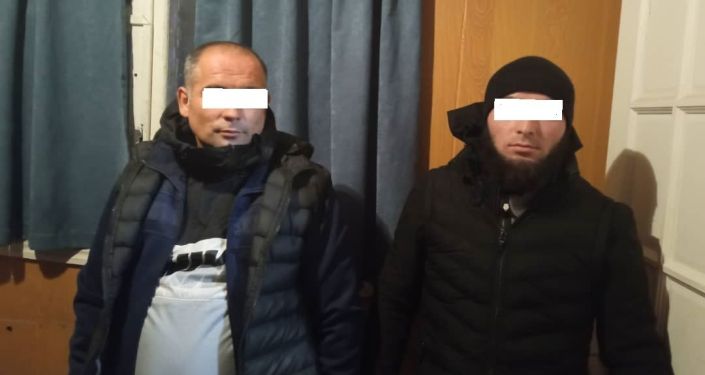 На посту Сосновка в Жайыльском районе задержаны трое граждан Таджикистана, которые подозреваются в том, что отобрали примерно 40 тысяч долларов у граждан Пакистана в Бишкеке