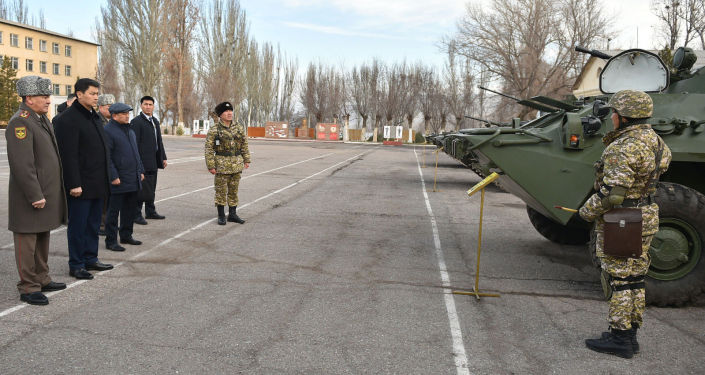 Премьер-министр Улукбек Марипов посетил войсковую часть № 73809 Министерства обороны КР и принял участие в торжественном построении, приуроченному к празднованию Дня защитника Отечества.