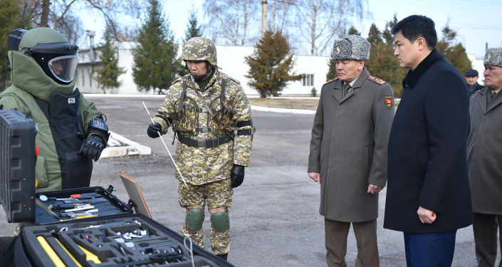 Премьер-министр Улукбек Марипов посетил войсковую часть № 73809 Министерства обороны КР и принял участие в торжественном построении, приуроченному к празднованию Дня защитника Отечества.