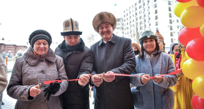 Церемония открытия нового детского сада на месте сгоревшей Первомайской налоговой службы на улице Тыныстанова в Бишкеке