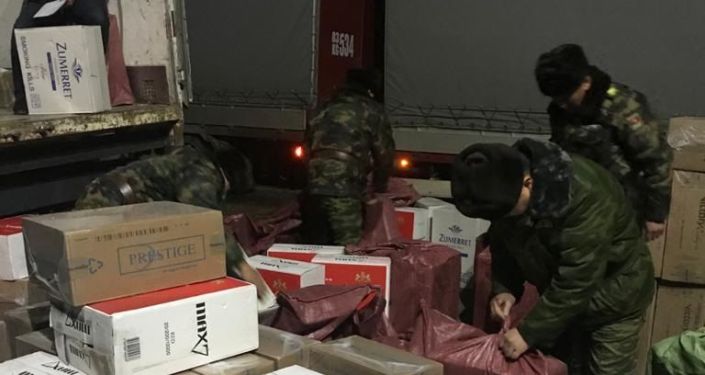 В Таласской области задержаны две большегрузные машины с контрабандными сигаретами, сообщила пресс-служба Госкомитета национальной безопасности